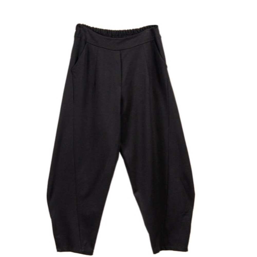 Caposhie, black ladies pants.